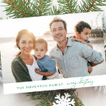 Cartes Pour Fêtes Annuelles Élégant Green MERRY CHRISTMAS Photo Collage<br><div class="desc">SOUHAITEZ VOTRE FAMILLE,  AMIS A JOYEUSE CHRISTMAS Photo Collage HAPPY Holiday Card. Cette carte branchée comprend 3 familles de photos à l'arrière avec une grande photo à l'avant avec du texte personnalisé à l'avant et à l'arrière.</div>