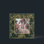 Cartes Pour Fêtes Annuelles Élégant Joyeux et Lumineux Photo Vert Vintage<br><div class="desc">Élégant vert vintage avec motif de brocart doré et typographie Merry & Bright.  Un beau design en brocart délavé avec votre photo préférée au centre.  Personnalisez avec votre message et votre nom au verso.  La carte de vœux de Noël parfaite.</div>