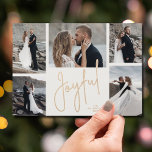 Cartes Pour Fêtes Annuelles Élégant Joyeux Noël Multi Photo<br><div class="desc">Les cartes de fin de année de Noël multiphoto présentent vos noms et le mot Joyful en lettres chic sur un arrière - plan blanc cassé. Il vous suffit de télécharger vos photos préférées et d'ajouter votre personnalisation au dos. Sélectionnez Haute Définition pour obtenir la meilleure qualité de photo. Le...</div>