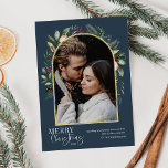 Cartes Pour Fêtes Annuelles Elégant moderne Marine Gold Green Arch Photo<br><div class="desc">Ce design se compose d'un arc de verdure moderne avec un cadre en or de parties scintillant délicat avec un cadre blanc avec une seule photo verticale. Pour effectuer des modifications avancées, sélectionnez l'option "Cliquez pour customiser plus loin" dans la section "Personnaliser ce modèle". Ici, vous pouvez modifier/ajouter des zones...</div>