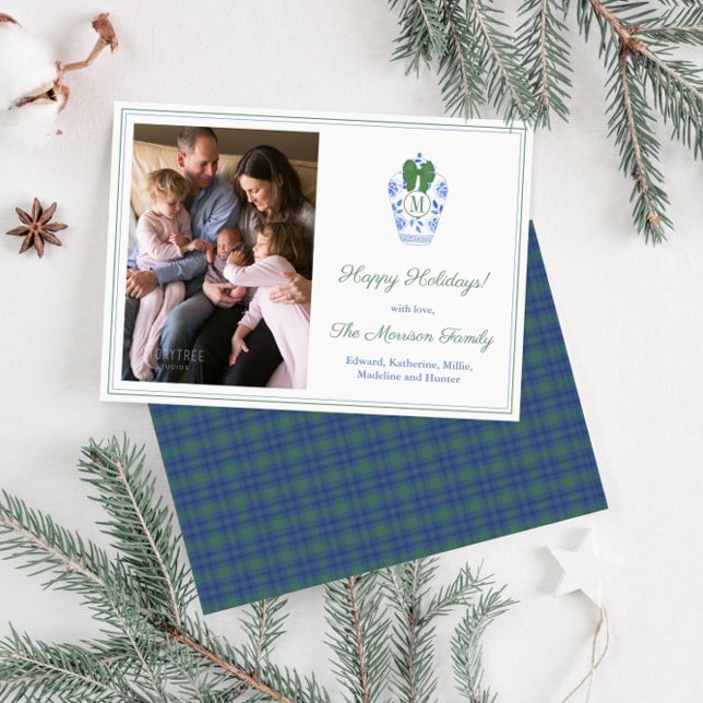 Cartes Pour Fêtes Annuelles Élégant Monogram Green Bow Photo famille Noël (Elegant ginger jar monogram family photo holiday cards with blue and green tartan backer)