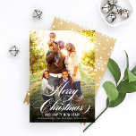 Cartes Pour Fêtes Annuelles Élégant or Joyeux script de Noël Photo<br><div class="desc">Le carte photo de vacances présente une superposition "Joyeux Noël" dans un magnifique script blanc avec un texte personnalisé "Bonne année". Personnalisez avec vos noms et une photo de style portrait préféré. Un élégant motif en or (à customiser) et en flocon blanc habille le dos.</div>