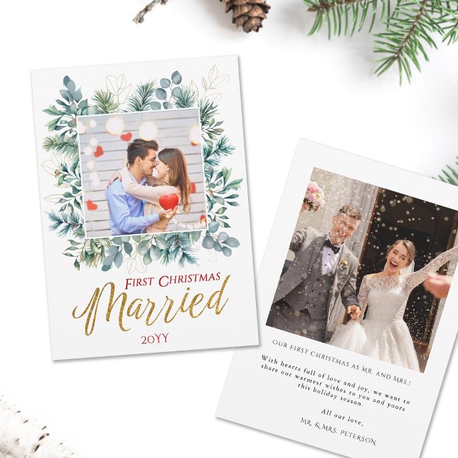 Cartes Pour Fêtes Annuelles Élégant premier Noël Marié Nouveaux mariés Photo (first christmas married newlyweds couple holidays card elegant botanical square frame gold green red)