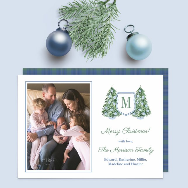 Cartes Pour Fêtes Annuelles Élégant sapin Bleu Blanc Baubles Photo de famille (Elegant Christmas Tree decorated with blue and white baubles. Featuring family photo and monogram)