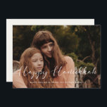 Cartes Pour Fêtes Annuelles Elégante calligraphie Happy Hanoukka photo<br><div class="desc">Bonne carte Hanoukka ! Une typographie moderne pour cette collection de cartes photos de vacances d'hiver. Pour customiser avec votre photo de famille préférée. Vous pouvez aussi facilement changer la couleur de la police ou de l'arrière - plan à votre goût.</div>