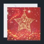 Cartes Pour Fêtes Annuelles Elégante Gold Star sur rouge avec perruques<br><div class="desc">Cette carte séduisante trouvera sa place sur la tablette de n'importe qui cette saison de vacances avec son joli motif étoilé,  chaleureux et foi. Avec un intérieur vierge pour votre message manuscrit sincère,  cette carte est sûr de donner à votre famille,  amis et associés un moment de plaisir paisible.</div>