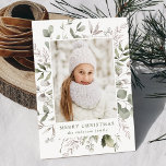 Cartes Pour Fêtes Annuelles Élégante photo de feuillage hivernal et de neiges<br><div class="desc">Elégante carte de vacances avec votre photo verticale encadrée en blanc avec un arrière - plan de canneberges d'aquarelle, saint, feuilles d'eucalyptus, et feuillage vert sauge luxuriant. Personnalisez l'avant de la carte photo botanique de Noël avec un accueil personnalisé et votre nom de famille en lettres vert sauge. La carte...</div>