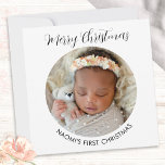 Cartes Pour Fêtes Annuelles Élégante photo minimaliste de premier Noël pour bé<br><div class="desc">Mettez bébé sur la photo ce Noël avec cette carte de vacances mignonne. L'élégante carte affiche une photo préférée de votre choix, dans un cadre circulaire sur un cadre blanc. Ajoutez votre propre texte, tel que le nom du bébé et le numéro d'année, qui apparaîtra sous la photo. L'accueil en...</div>