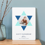 Cartes Pour Fêtes Annuelles Étoile mosaïque | Hanoukka Photo Holiday<br><div class="desc">Élégant et moderne Hanoukka carte photo présente un ensemble photo préféré dans une Star of David accentué de tons bleus brillants pour un effet de mosaïque unique, sur un arrière - plan blanc. "Happy Hanoukka" apparaît sous les lettres blanches modernes et propres. Personnalisez avec vos noms le long du bas....</div>
