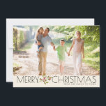 Cartes Pour Fêtes Annuelles Famille de Noël moderne Joyeux voeux photo<br><div class="desc">Un accueil photo qui envoie un joli message de MERRY CHRISTMAS à la famille et aux amis. Accentué d'un parfum de verdure et de baies avec vos noms de famille personnalisés à l'arrière.</div>
