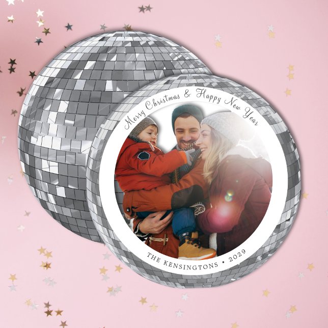 Cartes Pour Fêtes Annuelles Famille d'hiver de Mosaic Argent (Custom Round Disco Ball Family Christmas Card)