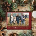Cartes Pour Fêtes Annuelles Famille moderne Photo Festive Rouge<br><div class="desc">Carte de voeux Festive Red de Noël, avec une famille moderne et un design de typographie simple. Avec le lettrage typographique personnalisable, vous ajoutez votre propre texte. Vous remplacez également la photo par la vôtre pour ajouter la personnalisation. Idéal pour envoyer des voeux de bien à ceux qui sont chers...</div>