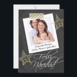 Cartes Pour Fêtes Annuelles Feliz Navidad Chalkboard Photo Cadre Et Bande<br><div class="desc">Grande carte de voeux plate pour Noël avec Feliz Navidad texte détails Espagnol cartes plates à thème .. Tableau noir et blanc et cadre photo avec bande rayée et or étoiles design noir et blanc .. X-Mas / cartes plates de vacances pour votre personnalisation avec votre propre photo et texte...</div>