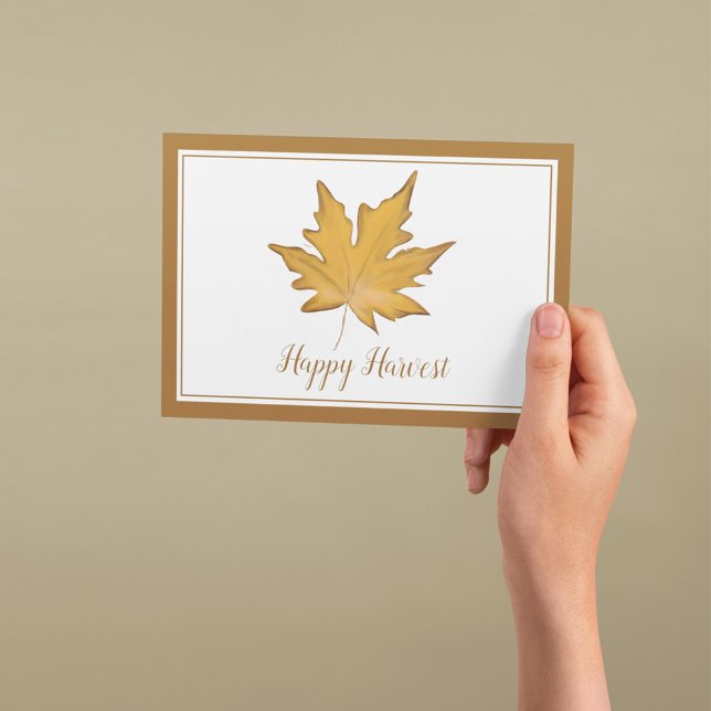 Cartes Pour Fêtes Annuelles Feuille d'automne dorée Moisson heureuse (Autumn harvest greeting card featuring a golden watercolor maple leaf and Happy Harvest message.)