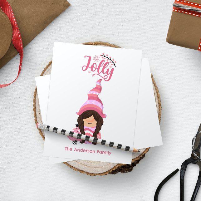 Cartes Pour Fêtes Annuelles Fille de Noël rose Gnome avec cheveux foncés Jolly (Pink Christmas Girl Gnome With Dark Hair Jolly Holiday Card - Personalized Festive Greeting)