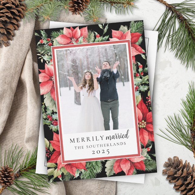 Cartes Pour Fêtes Annuelles Floral Formel Moderne Marié Marié Nouveau marié (elegant formal red poinsettia winter floral newlyweds merrily married holiday card with black )
