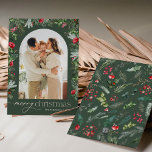 Cartes Pour Fêtes Annuelles Forest Green Modern Arch 1 Photo Joyeux Noël<br><div class="desc">Cette collection présente des fleurs rouges aquarelles,  des baies et de la verdure hivernale avec une typographie moderne et élégante,  avec un motif botanique d'hiver.</div>