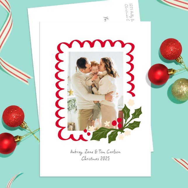 Cartes Pour Fêtes Annuelles Frame de pétoncle avec Holly Photo Holiday (red scallops frame a personal picture on this festive holly themed Christmas photo postcard)