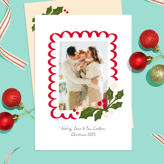 Cartes Pour Fêtes Annuelles Frame de pétoncle avec photo Holly One (cherry red scallops frame a personal picture on this festive holly themed Christmas photo card)