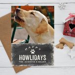 Cartes Pour Fêtes Annuelles Funny Happy Howlidays Amoureux des chiens Christma<br><div class="desc">Appelle tous les Amoureux de les chiens ! Envoyez des salutations "Happy Howlidays" à vos amis et votre famille avec la photo de votre chien sur le devant et un motif empreinte de patte amusant sur le dos. Une carte de vacances festive avec une frontière enneigée et une ambiance vintage...</div>