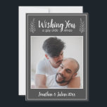 Cartes Pour Fêtes Annuelles Gay Olde Noël LGBTQ Chalkboard Noël<br><div class="desc">Célébrez votre amour et souhaitez bien à vos amis et à votre famille avec cette carte de Noël personnalisée. Ajoutez votre photo et votre message personnalisé au dos.</div>