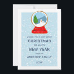 Cartes Pour Fêtes Annuelles Globe des neiges de Snowman Illustration de Noël<br><div class="desc">Cette adorable et moderne carte de voeux de Noël est idéale pour la saison des Fêtes. Il présente une illustration de biscuits faits à la main en rouge, bleu et vert sur un arrière - plan bleu pastel avec des flocons de neige tombants blancs sur le dos sont similaires flocons...</div>