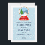 Cartes Pour Fêtes Annuelles Globe des neiges de Snowman Illustration de Noël<br><div class="desc">Cette adorable et moderne carte de voeux de Noël est idéale pour la saison des Fêtes. Il présente une illustration de biscuits faits à la main en rouge, bleu et vert sur un arrière - plan bleu pastel avec des flocons de neige tombants blancs sur le dos sont similaires flocons...</div>