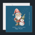 Cartes Pour Fêtes Annuelles Gnome et Snowman Joyeux Noël d'affaires Appartemen<br><div class="desc">Un gnome habillé de rouge se dresse à côté d'un bonhomme de neige dans un elfe vert, le casquette et le foulard rouge. Ils sont entourés d'une poussière de neige blanche qui s'opère sur l'arrière - plan bleu foncé. L'esthétique minimaliste est créée avec un simple Joyeux Noël et Bonne Année...</div>