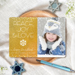 Cartes Pour Fêtes Annuelles Gold Hanoukka Photo Peace Joy Love Citation Fléau<br><div class="desc">"Paix, joie et amour." Une illustration ludique, ludique et blanche de flocon de neige et de typographie moderne sur un arrière - plan brillant et faux or parties scintillant vous aide à ouvrir la saison Hanoukka, avec la photo personnalisée de votre choix. Des points confettis blancs encadrent la carte. Sentez...</div>
