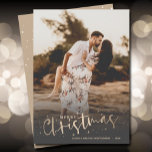 Cartes Pour Fêtes Annuelles Gold Joyeux Noël Photo<br><div class="desc">Célébrez les fêtes avec cette simple carte de Noël avec MERRY CHRISTMAS et vos noms en lettres chic. Il vous suffit de télécharger votre photo de famille préférée et d'ajouter votre personnalisation de famille. *MODIFIEZ LA COULEUR au dos de la carte pour qu'elle corresponde à votre photo. **Carte HORIZONTAL faite...</div>