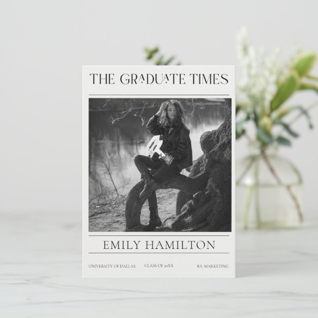 Cartes Pour Fêtes Annuelles Graduation Magazine, The Graduate Times  (Debout devant)