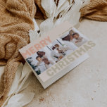 Cartes Pour Fêtes Annuelles Gras Moderne Corail Joyeux Noël Plié 3 Photo<br><div class="desc">Envoyez des voeux chaleureux cette saison de vacances avec cette carte de vacances unique et mignonne, moderne et audacieuse Joyeux Noël plié trois photos de vacances. Son design sobre et minimaliste présente des éléments d'inspiration boho dans les tons rose clair, corail pastel, vert sauge, bleu et pêche. Célébrant l'esprit festif...</div>