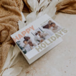 Cartes Pour Fêtes Annuelles Gras Moderne Joyeuses Vacances Pliées Trois Photo<br><div class="desc">Envoyez des voeux chaleureux cette saison de vacances avec cette unique et mignonne, audacieuse et moderne vacances heureux plié trois photo carte de vacances. Son design sobre et minimaliste présente des éléments d'inspiration boho dans les tons rose clair, corail pastel, vert sauge, bleu et pêche. Célébrant l'esprit festif de décembre,...</div>