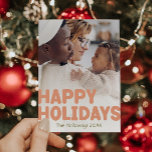 Cartes Pour Fêtes Annuelles Gras moderne pleine photo verticale heureux<br><div class="desc">Envoyez des voeux chaleureux cette saison de vacances avec cette carte postale unique et mignonne, moderne, audacieuse, pleine verticale photo joyeuse vacances. Son design sobre et minimaliste présente des éléments d'inspiration boho dans les tons rose clair, corail pastel, vert sauge, bleu et pêche. Célébrant l'esprit festif de décembre, ce design...</div>