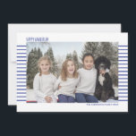 Cartes Pour Fêtes Annuelles Hanoukka à rayures bleues et blanches simples et m<br><div class="desc">Cartes photos élégants et mignons sont parfaits pour tous vos amis et votre famille cette saison de vacances. Customisez le texte "happy hanoukka" avec votre propre salut et changez le nom de famille et l'année et échangez la photo pour une photo de vos enfants, de votre animal de compagnie ou...</div>