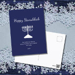 Cartes Pour Fêtes Annuelles Happy Hanoukka Simple Menorah Blue<br><div class="desc">Carte postale Happy Hanoukka Blue Holiday,  avec une simple menorah blanche et un design typographique script. Avec des lettres personnalisables en blanc,  vous pouvez ajouter vos propres informations. Une façon festive d'envoyer des voeux de bonheur à des amis et à des proches.</div>