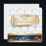 Cartes Pour Fêtes Annuelles Heureux Hanoukka ! Fêtes<br><div class="desc">Heureux Hanoukka ! Invitation de Fête juive,  carte de voeux,  Hanoukka de Fête juive,  "Judaica",  festival,  carte de voeux symboles traditionnels Chanukah - dreidels en bois (dessus filant),  lettres hébraïques,  beignets,  bougies menorah,  pot à huile,  étoile David lumières motif,  vintage</div>