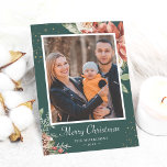 Cartes Pour Fêtes Annuelles Hiver Vert Rouge Floral Joyeux Noël Photo<br><div class="desc">Envoyez vos salutations de la saison avec cette "Scarlet Rouge Floral Joyeux Noël 2 Photo Holiday Card". Pour plus de personnalisation,  cliquez sur le lien "customiser plus" et utilisez notre outil de conception pour modifier ce modèle.</div>