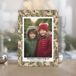 Cartes Pour Fêtes Annuelles Holly Branches Joyeux Noël Photo Télécharger<br><div class="desc">Utilisez une photo verticale pour faire un accueil unique et branché Joyeux Noël avec un motif de branche de pin lumineux et joyeux sur le dos. Ce design a un aspect abstrait avec des éléments peints et une police manuscrite. Si vous avez besoin de déplacer quelque chose, cliquez sur le...</div>