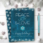 Cartes Pour Fêtes Annuelles Joie de la Paix Bleue Amour Typographie Flocon de<br><div class="desc">« Paix, joie et amour. » Une illustration amusante et ludique de flocon de neige et une typographie moderne sur un fond d'aquarelle en marbre bleu sarcelle riche et profond vous aident à inaugurer la saison des fêtes. Des flocons de neige blancs et des points de confettis encadrent la carte....</div>