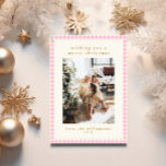 Cartes Pour Fêtes Annuelles Joli rose En vichy plaid Portrait photo Noël<br><div class="desc">Envoyez une joie de vacances avec une touche de charme grâce à cette carte de Noël Portrait En vichy Plaid Portrait. Dotée d'un délicieux arrière - plan rose en vichy plaid, cette carte est le parfait mélange de douceur et de fête. La mise en page de photos de portraits vous...</div>