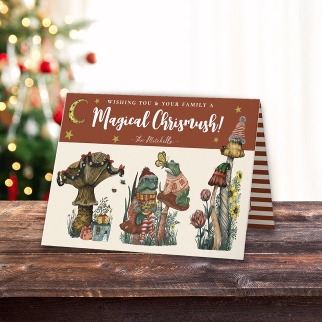 Cartes Pour Fêtes Annuelles Joli rouge et or Merry Maghroom Noël (Red Magical Christmas Folded Card with whimsical illustrations of mushrooms and frogs. )