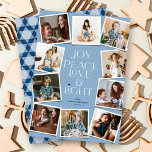 Cartes Pour Fêtes Annuelles Joy Peace Love & Light Hanoukka 10 Instant Photo<br><div class="desc">Joy, Peace, Love & Light Avec Star Of David, 10 Instant Photo Collage Hanoukka Holiday Card. L'accueil et l'arrière - plan peuvent être changés en n'importe quelle couleur de votre choix. Illustration de fat*fa*tin. Facile à personnaliser avec votre propre message texte, nom, année, photo ou image. D'autres fonctions d'édition sont...</div>