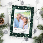Cartes Pour Fêtes Annuelles Joy Peace Love Watercolor Winter Greenery Photo<br><div class="desc">Noël moderne et simple | carte photo de vacances sur un arrière - plan motif vert et blanc de verdure d'hiver. Pour une personnalisation plus avancée de cette conception,  cliquez sur le BOUTON OUTIL DESIGN BLEU pour modifier la police,  la taille et la couleur.</div>