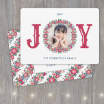 Cartes Pour Fêtes Annuelles Joy Retro Holiday Floral Wreath One Photo Colorée<br><div class="desc">Envoyez des voeux joyeux et partagez une photo préférée avec des cartes de voeux festives et colorées. Tout le texte de ce modèle est simple à customiser avec n'importe quel libellé. (CONSEIL EN MATIÈRE DE PLACEMENT D'IMAGE : Une façon simple de positionner une photo exactement comment vous voulez est de...</div>