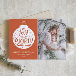 Cartes Pour Fêtes Annuelles Joy To The World Citer Orange Joyeux Noël<br><div class="desc">Carte photo de Noël fantasque et rustique pour votre famille et vos amis. Il présente un ornement de vacances rustique, "Joy to the World" citation calligraphie moderne avec des accents de neige et un arrière - plan orange. Personnalisez en ajoutant une photo, un nom, une année et d'autres détails. Cette...</div>
