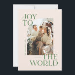 Cartes Pour Fêtes Annuelles Joy to the World Modern Type Photo de Noël<br><div class="desc">Envoyez vos voeux de Noël à votre famille avec cette carte de Noël verte,  moderne,  élevée et chic avec les mots "Joy to the World",  associée à un cadre photo de bord incurvé. Le dos de la carte dispose également d'espace pour entrer votre propre message.</div>