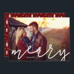 Cartes Pour Fêtes Annuelles Joyer script superposition photo<br><div class="desc">Des cartes photos de vacances imprimés sur mesure abordables avec des modèles simples pour la personnalisation. Sur le côté avant, vous trouverez un accueil "joyeux" dans un script de style manuel moderne superposé sur votre photo de fond de saignement. Utilisez les outils de conception pour modifier les polices et les...</div>