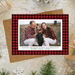 Cartes Pour Fêtes Annuelles Joyeuses Fêtes Photo Amusants Buffalo Check Plaid<br><div class="desc">Envoyez vos voeux de vacances avec cette carte amusante avec votre photo encadrée par une bordure en plastique de buffle rouge et noir. Ajoutez votre texte et vos noms personnalisés. A l'arrière, un motif à pois noir et blanc festif (la couleur peut être changée). Moderne et chic, mais simple et...</div>