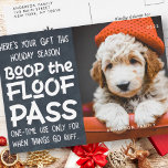Cartes Pour Fêtes Annuelles Joyeuses Vacances Moderne Funny Pet Photo personna<br><div class="desc">Design est composé d'un arrière - plan sombre avec un message amusant — "Voici votre cadeau cette saison de vacances... Boop the Floof pass. Une fois utilisé seulement quand les choses tournent mal... " Pour aligner votre photo, démasquez le modèle photo en cliquant sur le bouton de démasquage. Une fois...</div>